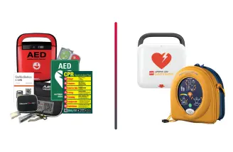 Personne ouvrant un boitier de défibrillateur