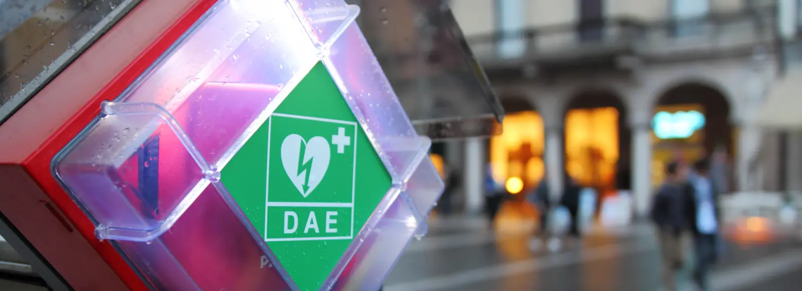 Défibrillateur dans boitier mural