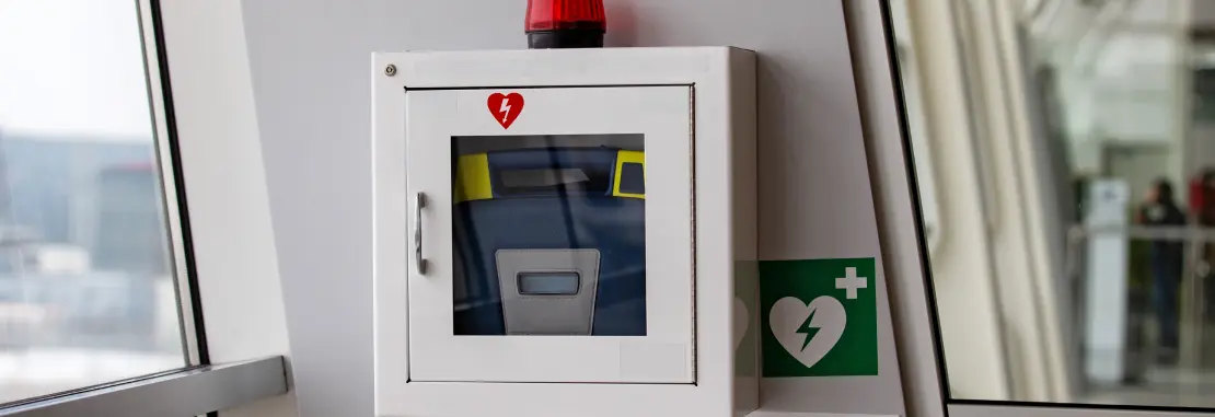 Docteur et patient se serrant la main